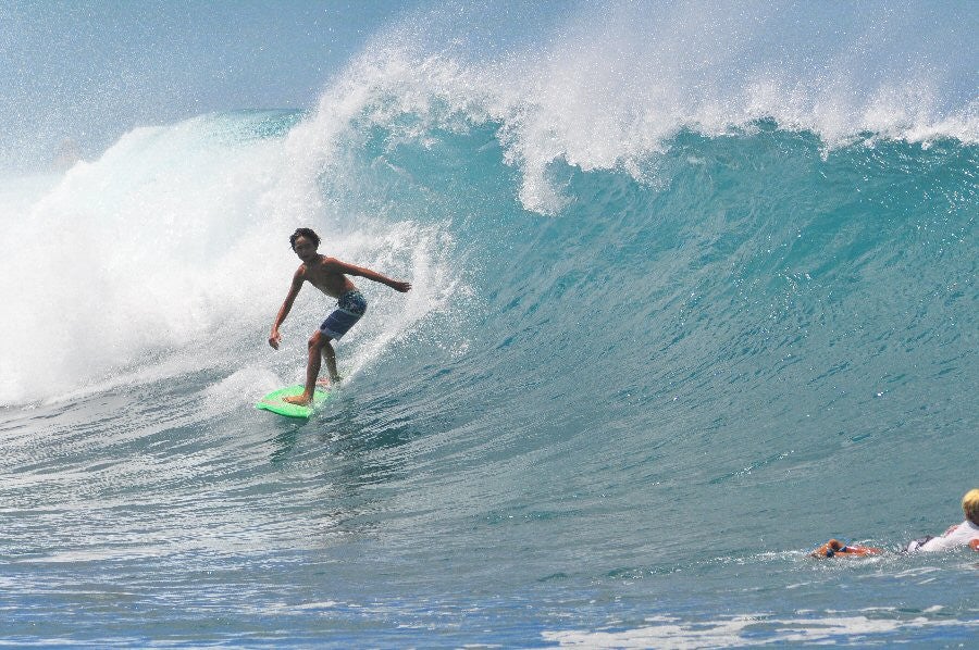 Kewalos, surfing photo