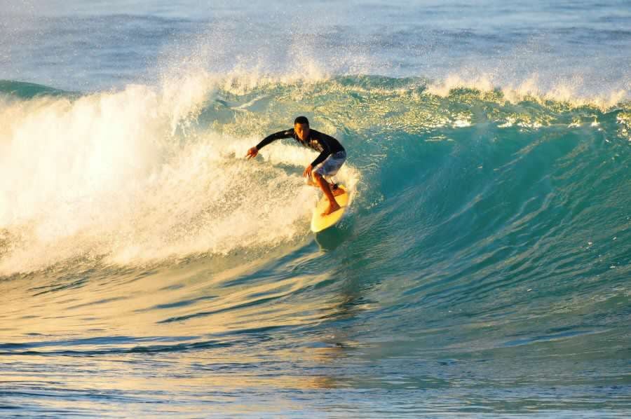 Kewalos, surfing photo
