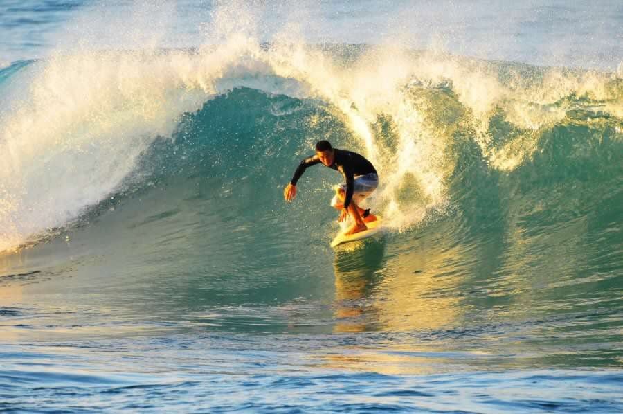 Kewalos, surfing photo