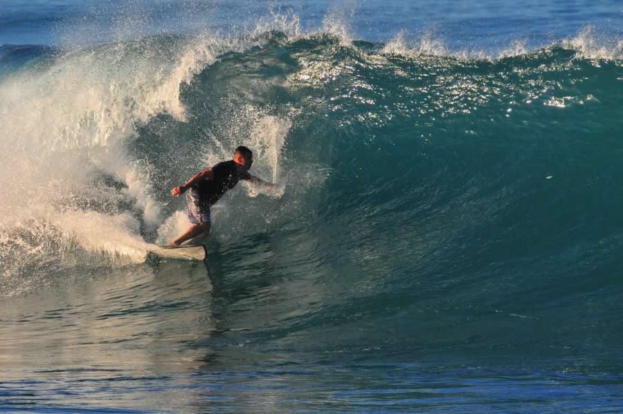 Kewalos, surfing photo