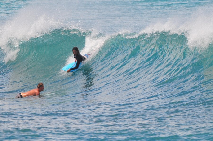 Kewalos, surfing photo